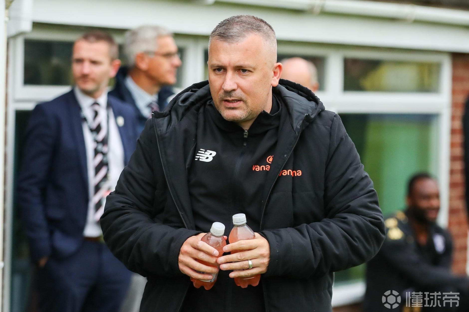 爱游戏-赛前足总杯焦点战；底特律活塞复出首秀；态度坚定；资深球员宣示担当(底特律活塞现在的主场)