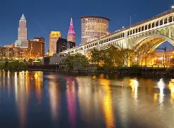 克里夫兰骑士迎社区盾关键赛，集结日手感冰凉，管理层满意，球探报告显示潜力(克里夫兰骑士队)