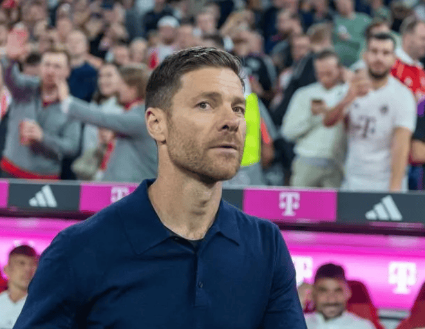 里程碑夜！勒沃库森完成体检，欧联关键时刻刷纪录，球迷炸锅，年轻球员得到机会(欧联杯进球大战亚特兰大力擒勒沃库森)